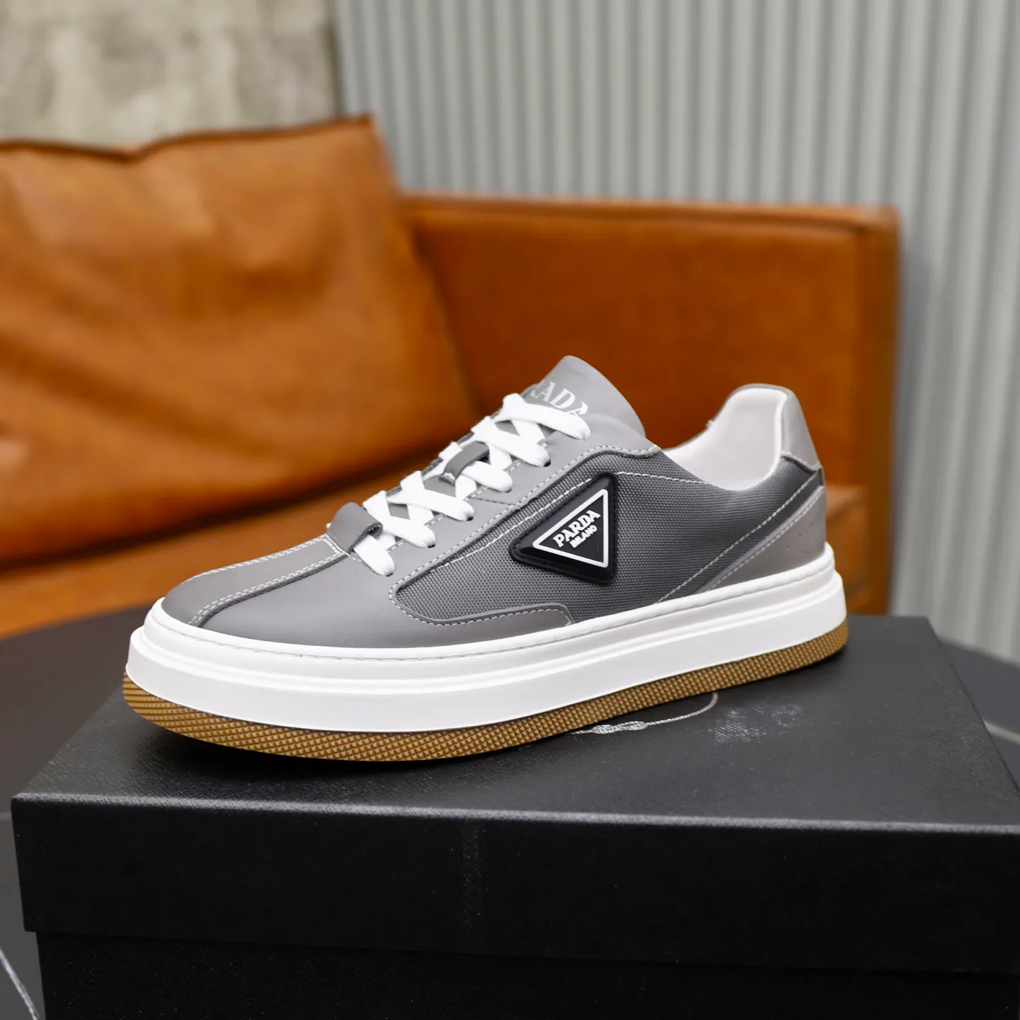 Men's shoes: 440💰🙅‍♂️🙅‍♂️🙅‍♂️ Brand: PRADA Standard code: 38–44 (45 can be customized) Level: Same as the official website Material: Original cowhide fabric Comfortable pigskin lining Lightweight and wear-resistant outsole Style category: Men's fashionable casual shoes and boots Running sneakers Distinguished luxury brand elements Top luxury Color: actual picture color